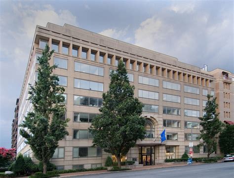 2300 M St NW Outdoors