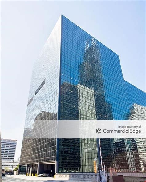 Amenities of 300 South Riverside Plaza