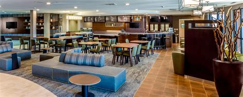Roseville Mall Dining