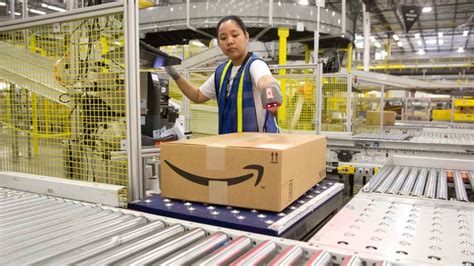 Amazon part-time warehouse worker