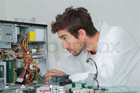 Computer hardware engineer