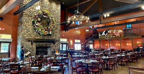 Dining at Hills Fair Oaks