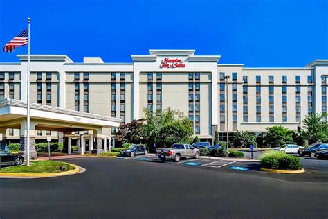 Hampton Inn Alexandria Old Town Exterior