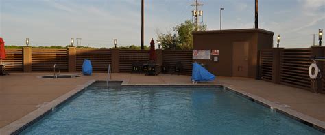 Hampton Inn Pleasanton Tx Pool