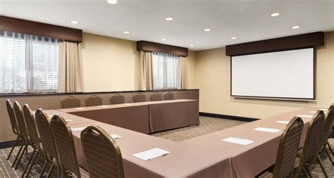 Hampton Inn Portland Clackamas meeting room