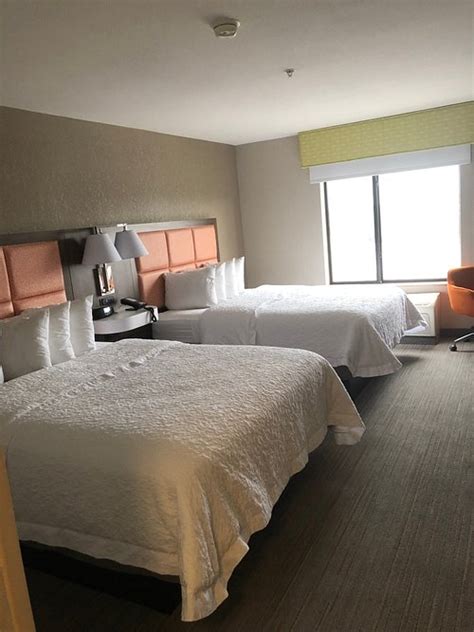 Hampton Inn West Lakeside Rooms