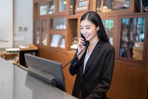 Hotel front desk clerk