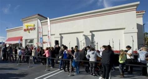 In-N-Out Anaheim Hours