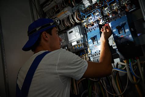 Industrial Electricians