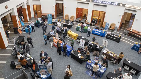 Job fair workshop on resume-building