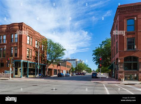 Shopping and Dining on Maine Avenue