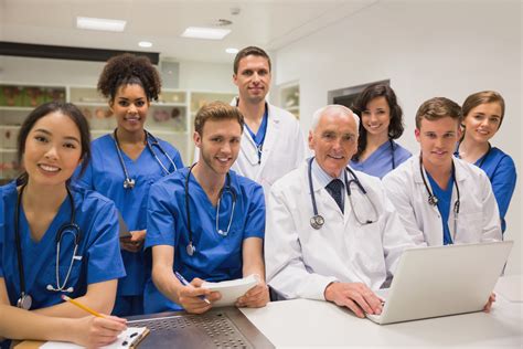 Medical students using virtual reality to practice surgeries