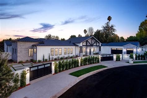 Modern Farmhouse in Fontana CA