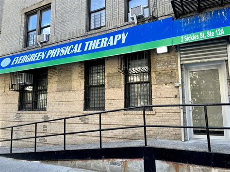 Physical therapist working in New York