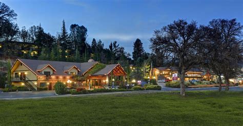 Oakhurst Lodging