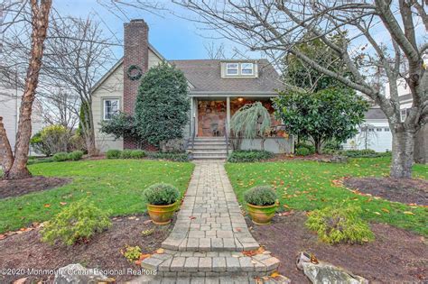 Oakhurst Rd Home