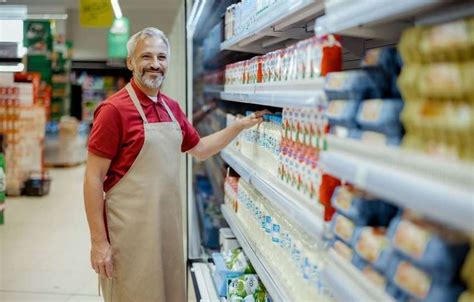 What to Expect in an Overnight Stocking Job