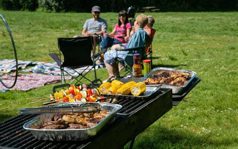 Picnicking and BBQs at Riverside Park