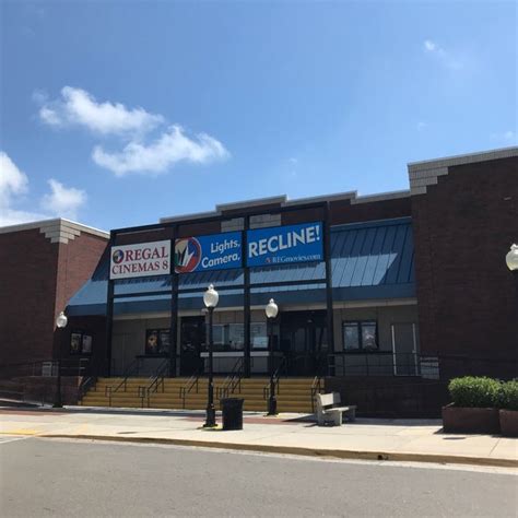 Regal Largo Mall 8 Exterior