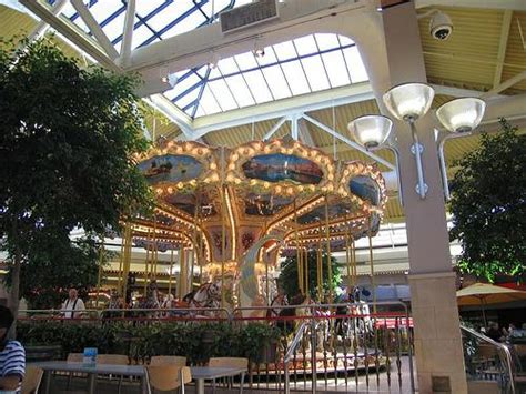 Shopping at The Commons at White Marsh