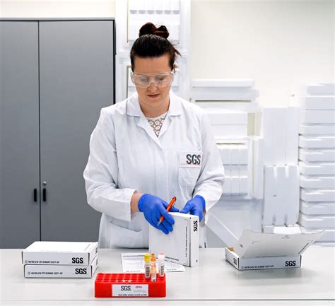 Dental lab techs in specialty labs