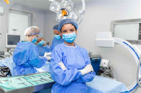 Surgical Technologist Maintaining Patient Safety