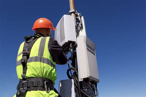 Telecommunications equipment installer