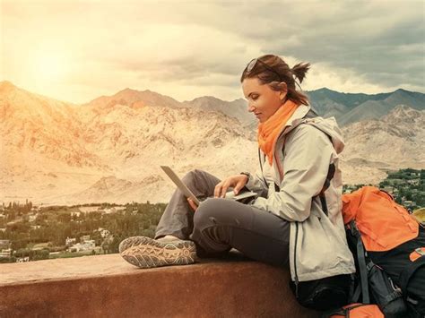 Traveling journalists
