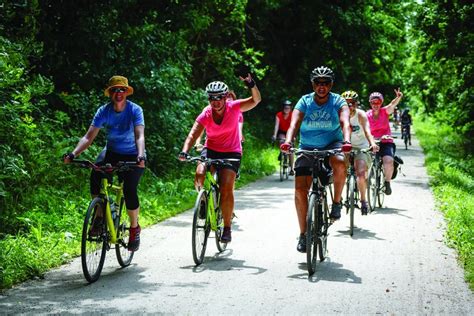 Walking and biking trails at Riverside Park