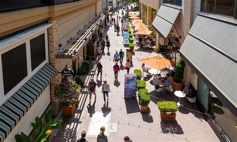 Shopping and dining in Walnut Creek