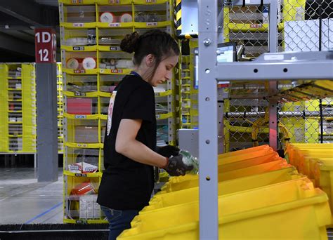 How to Find Warehouse Jobs in Aurora, CO