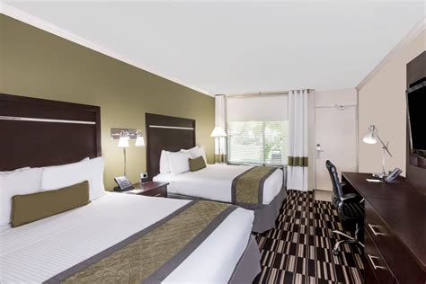 Wyndham Garden San Jose Rooms